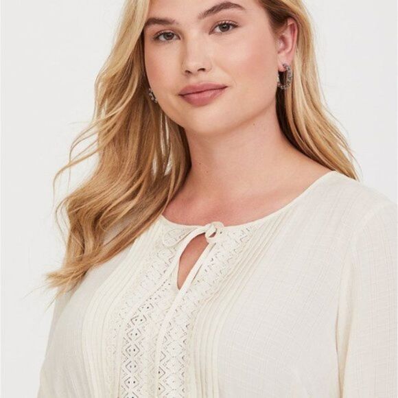 Torrid Ivory Bell Sleeve Blouse Plus sz 2 - Picture 4 of 6
